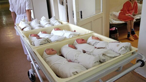 Новорожденные дети. Архивное фото - Sputnik Кыргызстан