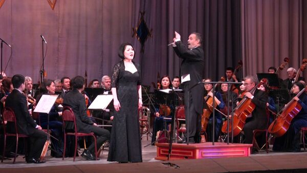 Травиата, дирижер и аплодисменты — звезды мировой оперы пели в Бишке - Sputnik Кыргызстан