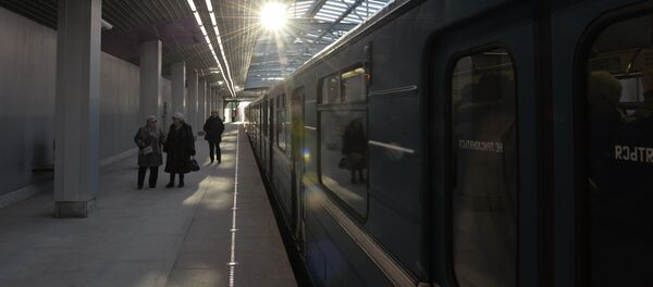 Пассажиры в ожидании поезда. Архивное фото - Sputnik Кыргызстан