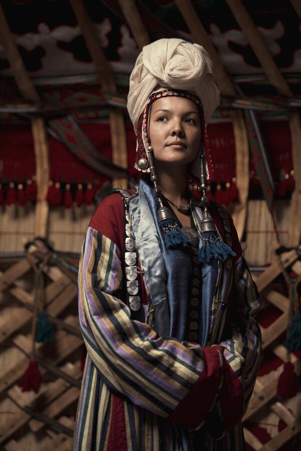 Кыргызские девушки глазами иностранцев - Sputnik Кыргызстан