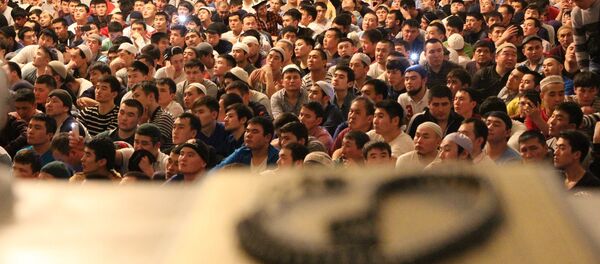 Москва шаарындагы мечиттеги мусулмандар. Архив - Sputnik Кыргызстан