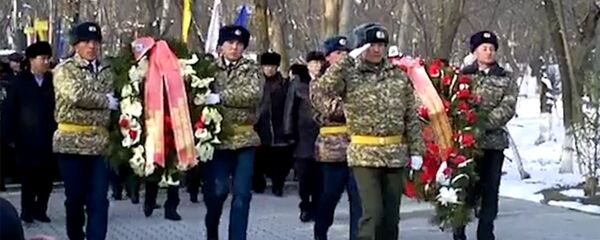 Оштун жашоочулары Афганистандагы апаатта курман болгондорду эскеришти - Sputnik Кыргызстан