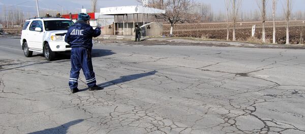Жол кайгуул кызматкери. Архив - Sputnik Кыргызстан