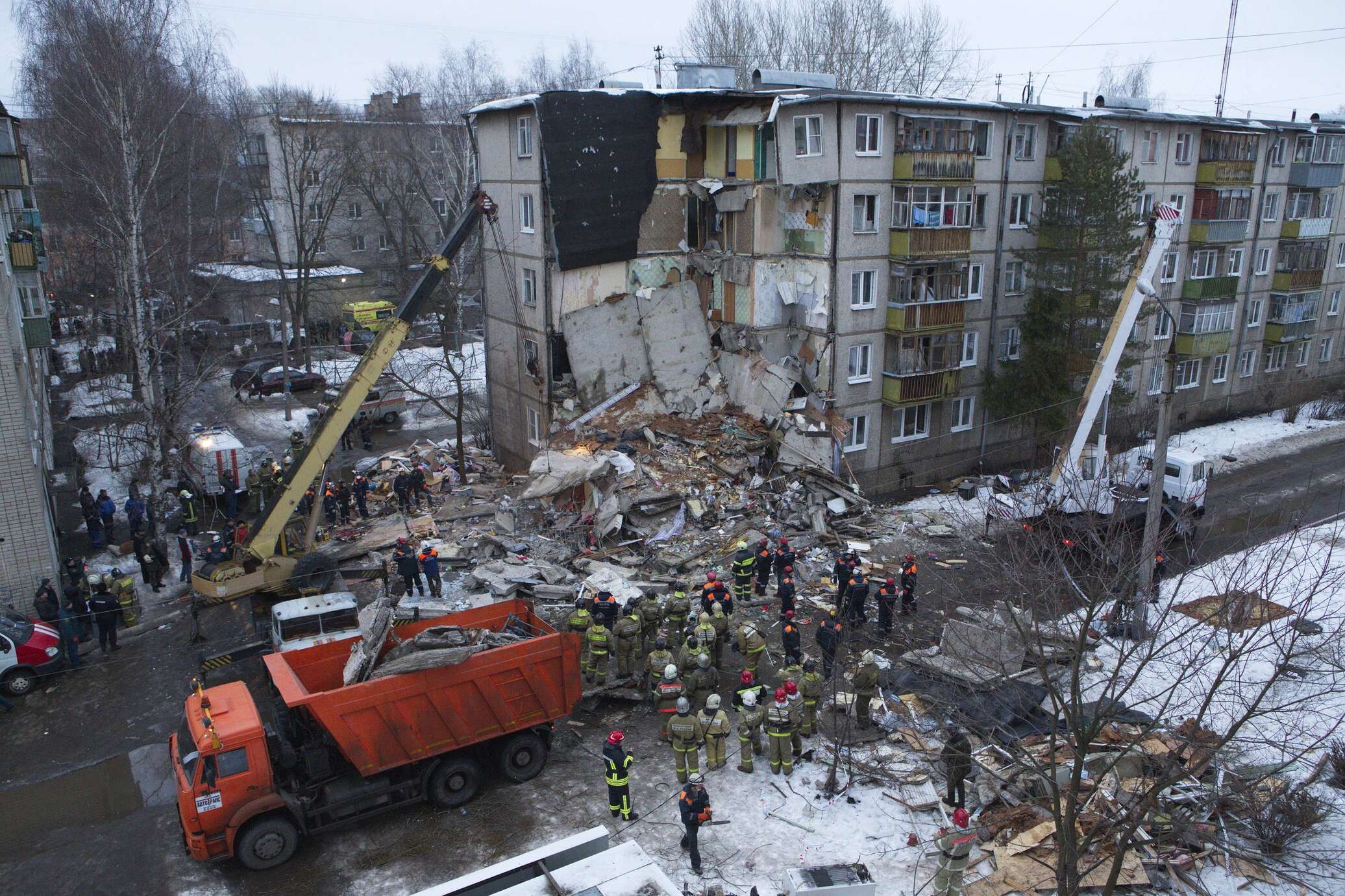 Семь тел нашли под завалами дома в Ярославле. Объявлен траур - 17.02.2016,  Sputnik Кыргызстан