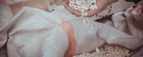 Мешок с фасолью на одном из рынков Бишкека. Архивное фото - Sputnik Кыргызстан