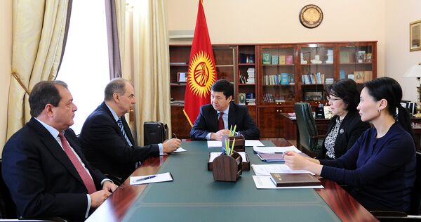 Премьер Кыргызстана Темир Сариев и посол России в КР Андрей Крутько - Sputnik Кыргызстан