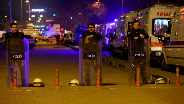 Полиция Турции на месте взрыва в районе Кызылай в центре Анкары. - Sputnik Кыргызстан