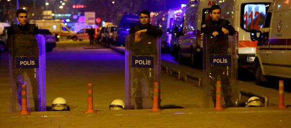 Полиция Турции на месте взрыва в районе Кызылай в центре Анкары. - Sputnik Кыргызстан