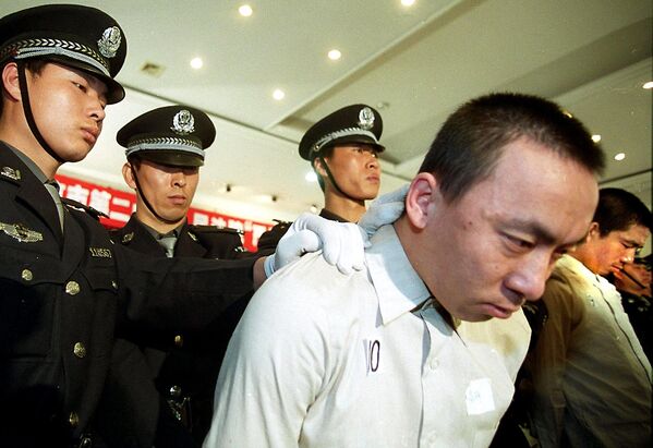 Кытайдын полициясы кылмышкерлерди кармап турат. Пекинде 16 кишини өлүм жазасына тартуу - Sputnik Кыргызстан