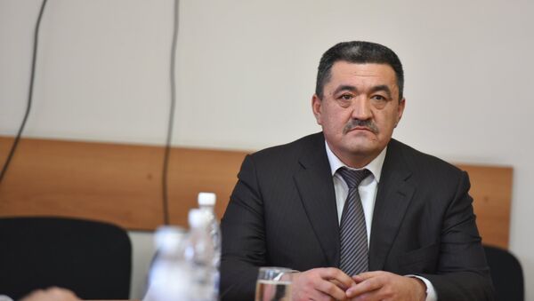 Кандидат на должность мэра Бишкека Албек Ибраимов во время сдачи экзамена по государственному языку - Sputnik Кыргызстан