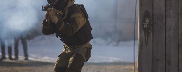 Боец спецназа Пантера Национальной гвардии во время показательных выступлений. - Sputnik Кыргызстан