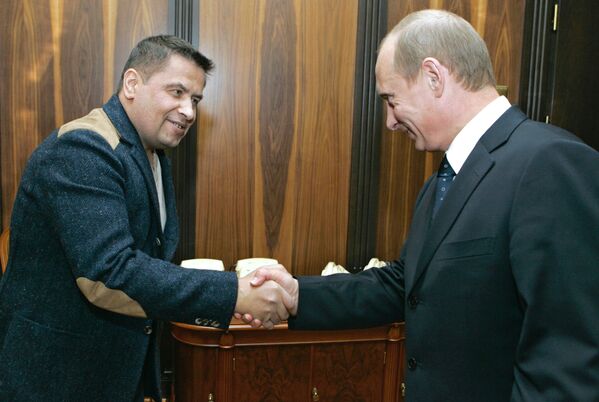 Президент РФ поздравил лидера группы Любэ с юбилеем - Sputnik Кыргызстан