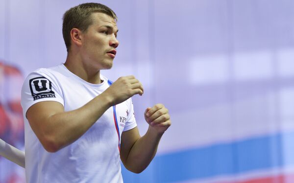 Чемпион мира по версии WBA во втором среднем весе Федор Чудинов во время открытой тренировки. Архивное фото - Sputnik Кыргызстан