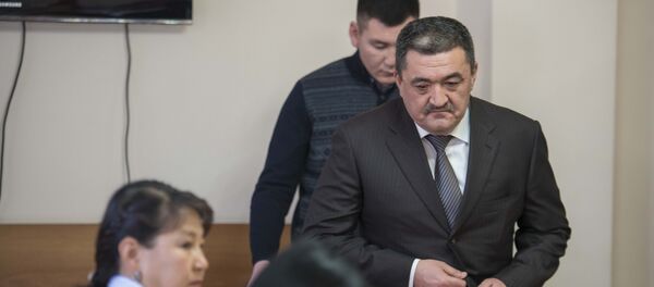 Кандидат на должность мэра Бишкека Албек Ибраимов во время сдачи экзамена по государственному языку - Sputnik Кыргызстан