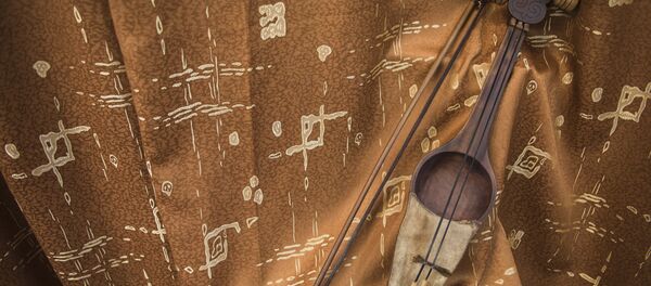 Кыргызский двухструнный смычковый инструмент кыл кыяк. Архивное фото Кыргызский двухструнный смычковый инструмент кыл кыяк. Архивное фото - Sputnik Кыргызстан