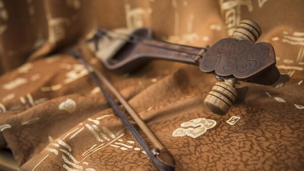 Кыргызский двухструнный смычковый инструмент кыл кыяк. Архивное фото - Sputnik Кыргызстан