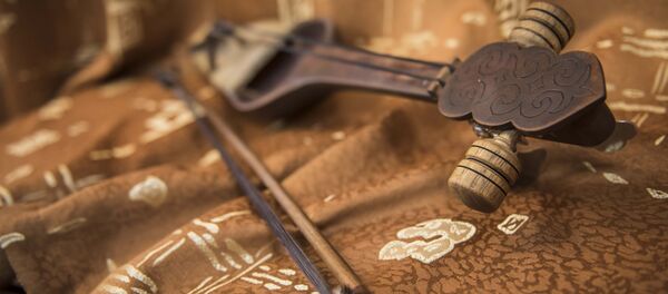 Кыргызский двухструнный смычковый инструмент кыл кыяк. Архивное фото - Sputnik Кыргызстан