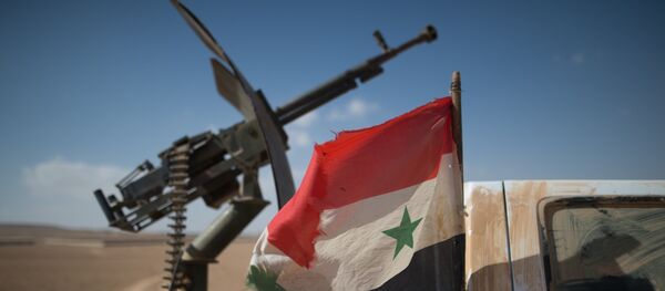 Флаг Сирии на автомобиле с пулеметом бойцов Сирийской арабской армии (САА) в окрестностях города Мхин в Сирии. Архивное фото Флаг Сирии на автомобиле с пулеметом бойцов Сирийской арабской армии (САА) в окрестностях города Мхин в Сирии. Архивное фото - Sputnik Кыргызстан