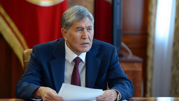 Президент Аламазбек Атамбаевдин архивдик сүрөтү - Sputnik Кыргызстан