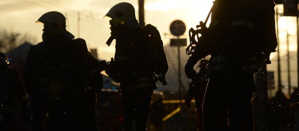 Пожарные и спасатели. Архивное фото Пожарные и спасатели. Архивное фото - Sputnik Кыргызстан