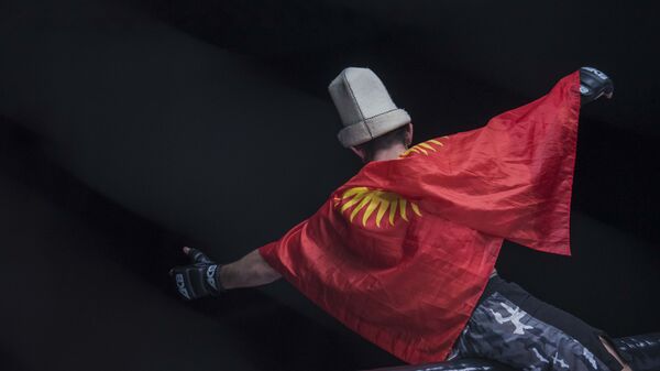 Кыргызский спортсмен после победы в бою по ММА. Архивное фото - Sputnik Кыргызстан