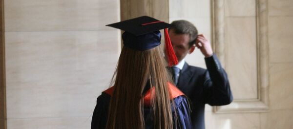 ЖОЖ бүтүрүүчүсү. Архив - Sputnik Кыргызстан