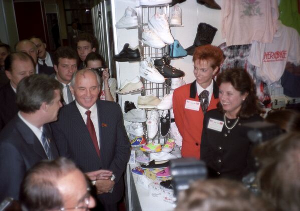 Н. И. Рыжков и М. С. Горбачев на выставке США-89: возможности делового сотрудничества - Sputnik Кыргызстан