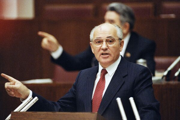 Михаил Горбачев стал Генеральным секретарем ЦК КПСС в 54 года. - Sputnik Кыргызстан