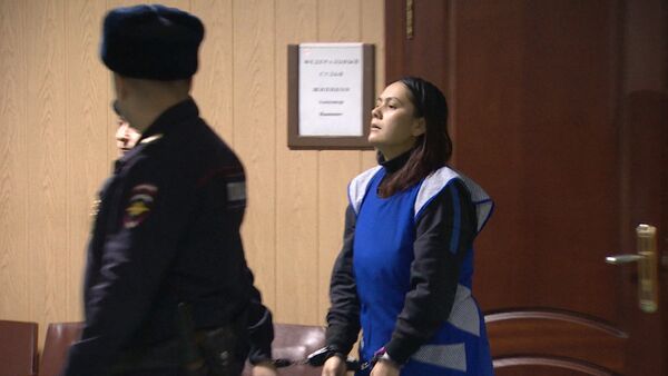 Подозреваемая в убийстве ребенка ответила на вопросы журналистов в суде - Sputnik Кыргызстан