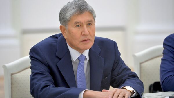 Президент Алмазбек Атамбаевдин архивдик сүрөтү - Sputnik Кыргызстан