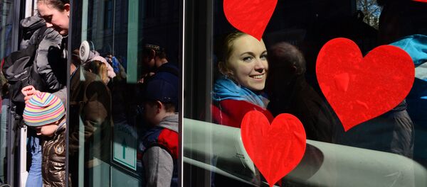 Автобуста бараткан аял. Архив Автобуста бараткан аял. Архив - Sputnik Кыргызстан