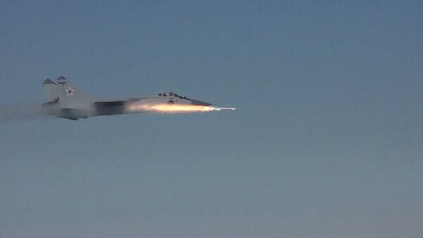 МиГ-31БМ уничтожили ракеты противника на расстоянии до 40 км. Кадры учений - Sputnik Кыргызстан