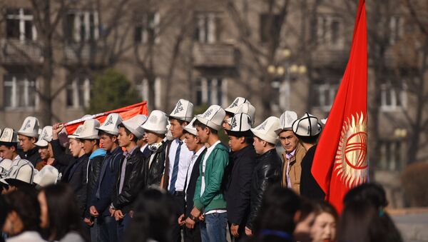Праздничное шествие ко Дню празднования национального головного убора ак калпака в Бишкеке - Sputnik Кыргызстан
