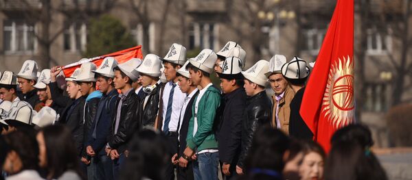 Праздничное шествие ко Дню празднования национального головного убора ак калпака в Бишкеке Праздничное шествие ко Дню празднования национального головного убора ак калпака в Бишкеке - Sputnik Кыргызстан