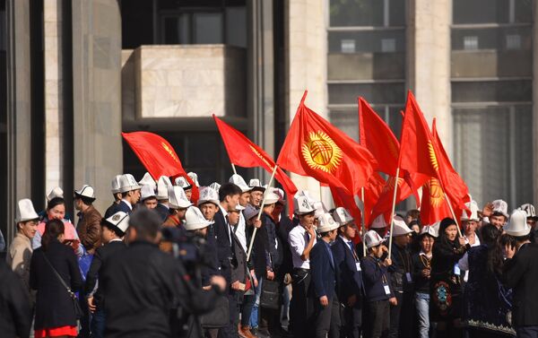 В столице ко Дню празднования национального головного убора ак калпака состоялось шествие. - Sputnik Кыргызстан