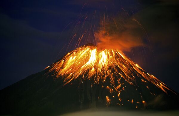 Извержение вулкана Тунгурауа в Эквадоре - Sputnik Кыргызстан