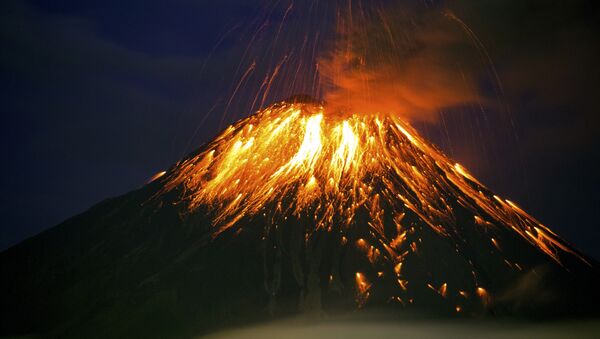 Извержение вулкана Тунгурауа в Эквадоре - Sputnik Кыргызстан