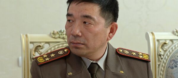 Совещание руководителей военных структур с президентом КР Алмазбеком Атамбаевым - Sputnik Кыргызстан