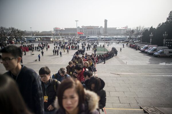 Люди на площади в Пекине. Архивное фото - Sputnik Кыргызстан
