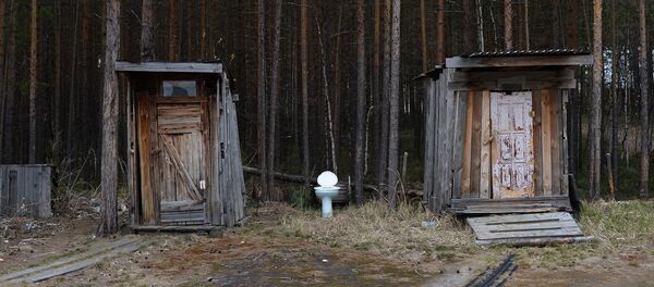 Деревянные туалеты на природе. Архивное фото - Sputnik Кыргызстан