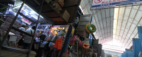 Торговые павильоны на китайском рынке Джунхай в Бишкеке. Архивное фото - Sputnik Кыргызстан