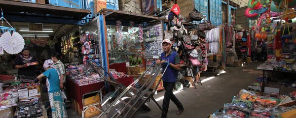 Базардагы ишчи. Архив - Sputnik Кыргызстан