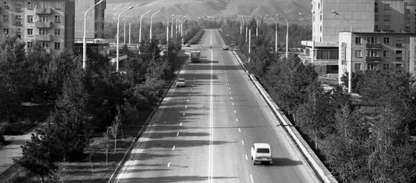 Весна во Фрунзе, или Ностальгия по зеленой столице. Архивные кадры - Sputnik Кыргызстан