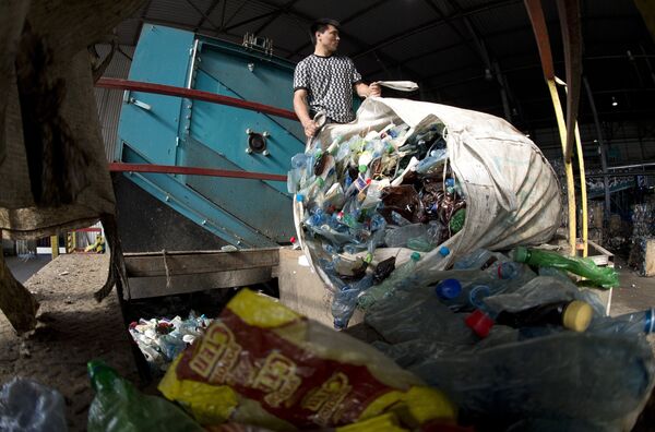 В Кыргызстане есть 16,5 млн тонн мусора — на нем хотят заработать - Sputnik Кыргызстан