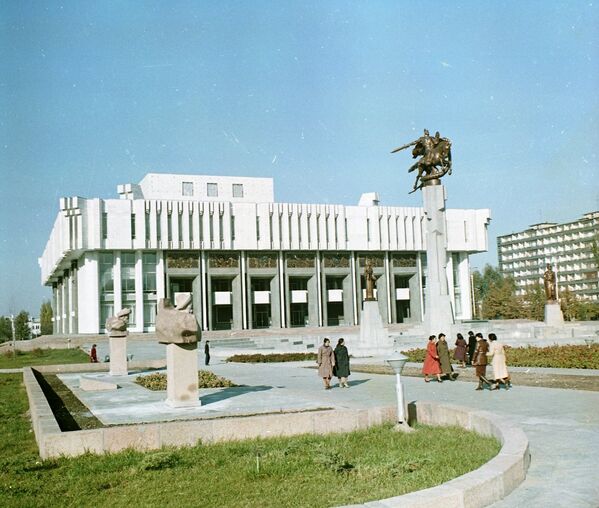 1936-жылы негизделген Токтогул Сатылганов атындагы кыргыз мамлекеттик филармониясы - Sputnik Кыргызстан