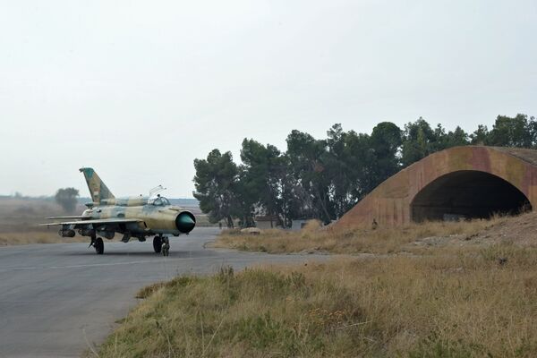 Самолет МиГ-21 сирийских ВВС на авиабазе. Архивное фото - Sputnik Кыргызстан
