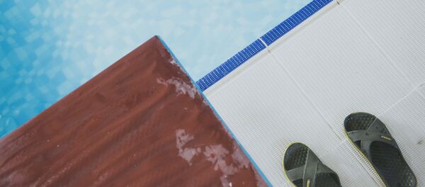 Шлепка у бассейна. Архивное фото - Sputnik Кыргызстан