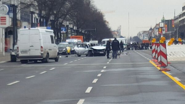Легковой автомобиль взорвался в Берлине. Кадры с места ЧП - Sputnik Кыргызстан