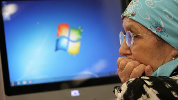Женщина за компьютером. Архивное фото - Sputnik Кыргызстан