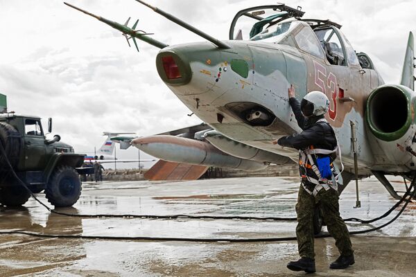 Подготовка штурмовика Су-25 ВКС России на авиабазе Хмеймим в Сирии к вылету. Архивне фото - Sputnik Кыргызстан